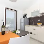 Alison Apartament *