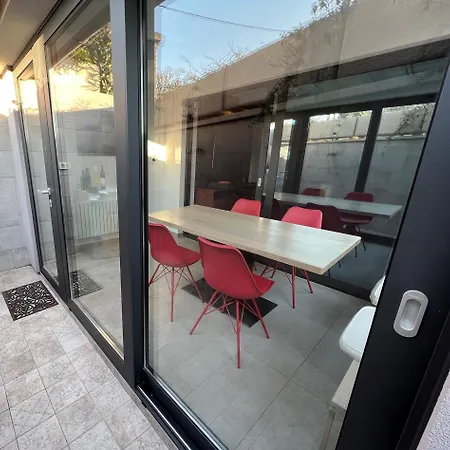 Alison Apartament *