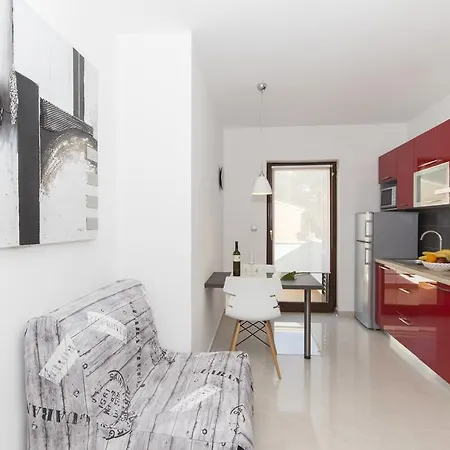 Alison Apartman