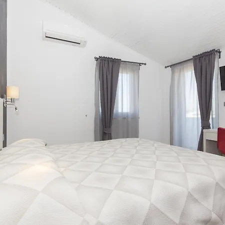 Apartman Alison *