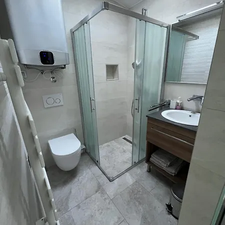 Alison Apartment *