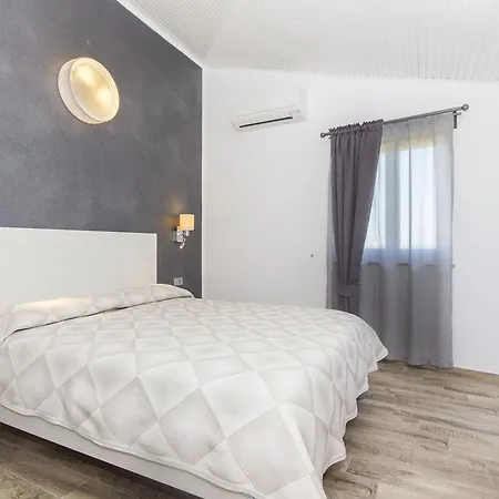 Alison 普莱曼图拉