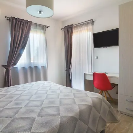 Alison * 普莱曼图拉